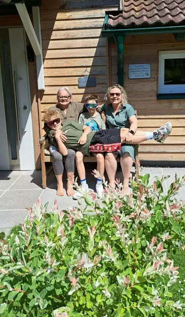 Monika Pöchmann mit ihren zwei Enkerln Niklas und Jakob | Foto: Philipp Pöchmann