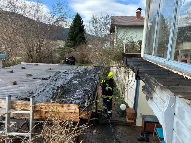 In der Gemeinde Gurk fing eine Solaranlage Feuer. | Foto: Feuerwehr Strassburg