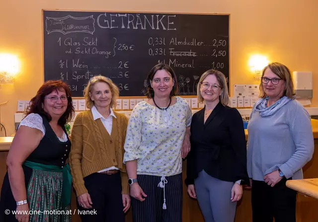 Die Damen, die die Verpflegung des Abends übernahmen. | Foto: www.cine-motion.at / Ivanek