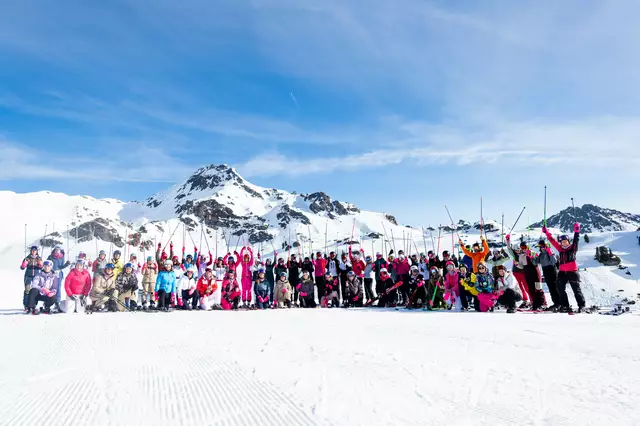 Am 5. April 2025 wurden in Obertauern 115.000 für die "Pink Ribbon" Aktion der Österreichischen Krebshilfe Salzburg gesammelt. Darüber informierte der Tourismusverband (TVB) Obertauern in einer Presseaussendung. | Foto: © Marc Stickler