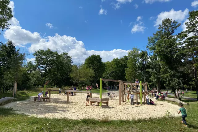 Der Wasserspielplatz ist ein Highlight im Stadtpark Atzgersdorf.  | Foto: BV23