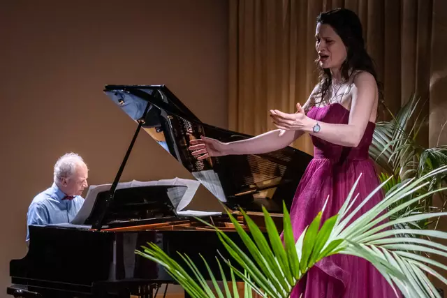 Im März begeisterte die Sopranistin Anja Rechberger, begleitet von Robert Pöch am Klavier, bei einem klassischen Liederabend. | Foto: Sackl