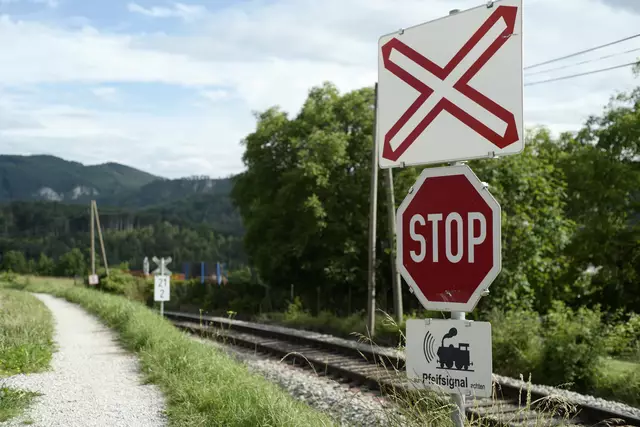 Hohe Förderbeträge sollen für die Sicherung und Auflassung von zahlreichen Bahnübergängen in NÖ kommen. Das beschloss die Landesregierung in der Sitzung am Dienstag. | Foto: Santrucek