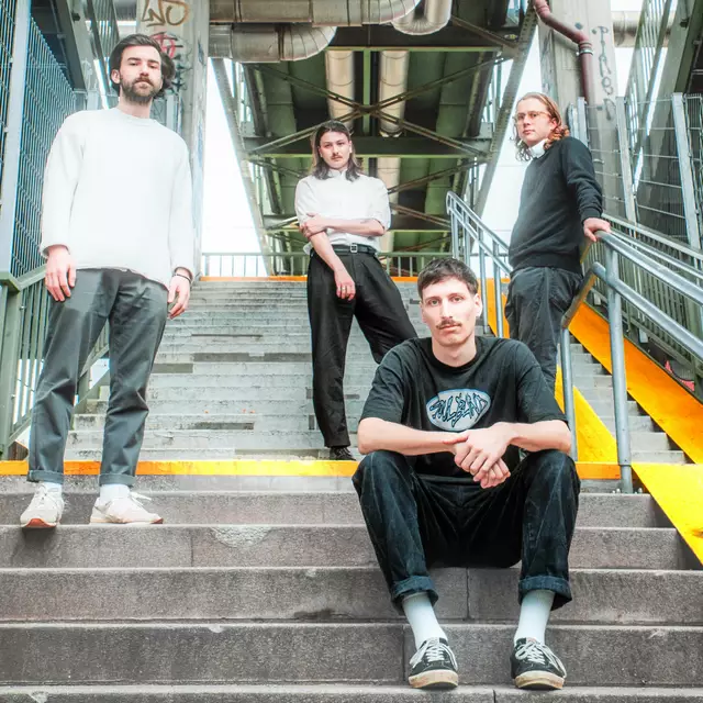 Eine explosive Mischung aus Post Punk, New Wave und neuer deutscher Welle bringt die Linzer Formation Ende am Samstag auf die FM4-Bühne. | Foto: Thomas Hackl