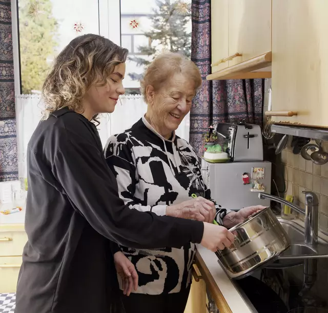 Auch heute liebt Sarah nach wie vor die Kochkünste ihrer Oma Herta. | Foto: Thomas Santrucek