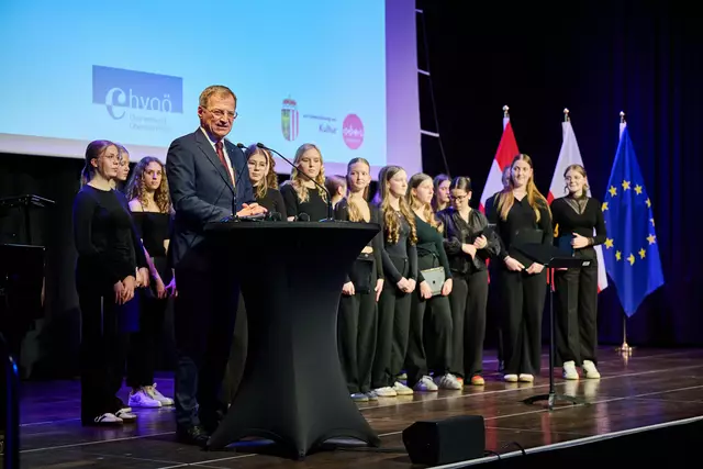 Dieses Jahr wurde sogar die Marke von 100 prämierten Schulen geknackt. Aus den Bezirken Grieskirchen und Eferding sind fünf Preisträger mit dabei. | Foto: Land OÖ/Mayr