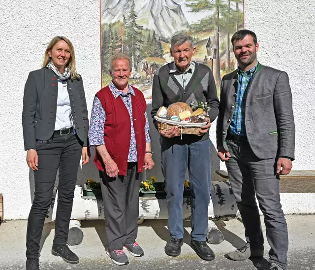 Im Bild: Bgm. Waltraud Grall, Gattin Frieda, Jubilar Leonhard, Vizebgm. Gerald Petzlberger | Foto: Gemeinde Göriach
