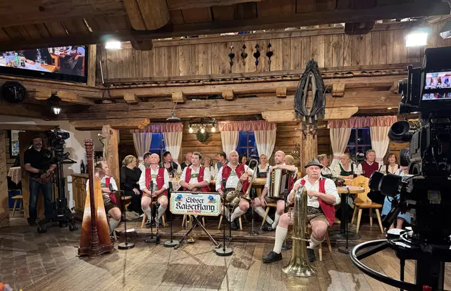 Die “Mei liabste Weis”-Musiksendung gastierte am 4. und 5. April in der Grander Schupf in St. Johann. | Foto: TVB Region St. Johann
