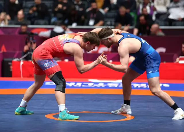 Simon Marchl in Aktion bei der Europameisterschaft im Kampf gegen den Moldawier Laurentiu Marcu. | Foto: Jörg Richter/ÖRSV