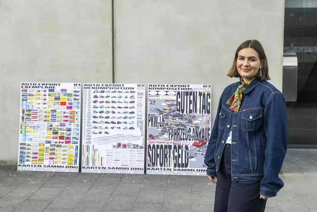 Kommunikationsdesignerin Alina Traun mit ihrer ausgezeichneten Plakatserie „Sofort Geld!“
 | Foto: FH Salzburg/wildbild/Rohrer
