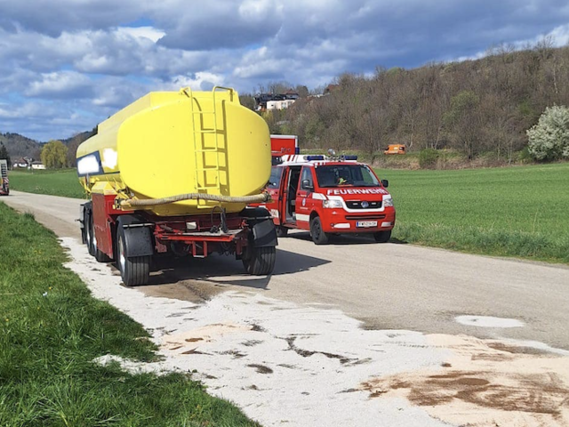 Ein 54-Jähriger wollte von seinem Anhängertankfahrzeug Dieseltreibstoff in den Tank des Zugfahrzeuges führen. | Foto: FF St. Veit/Glan