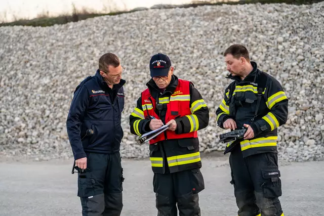 Übung für den Ernstfall: In Gunskirchen zeigten die Einsatzkräfte der Feuerwehr, der Polizei und des Roten Kreuzes, wie sie zusammenarbeiten und Leben retten können. | Foto: FFW Gunskirchen