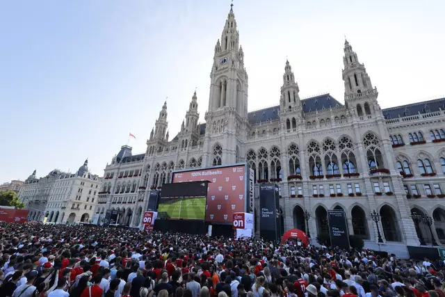 Monatelang ermittelte die Staatsanwaltschaft Wien gegen zwei Männer, die bei einem Public Viewing-Event am Wiener Rathausplatz im Sommer 2024 eine 16-Jährige vergewaltigt haben sollen. (Symbolfoto) | Foto: Lisa Leutner / REUTERS / picturedesk.com 