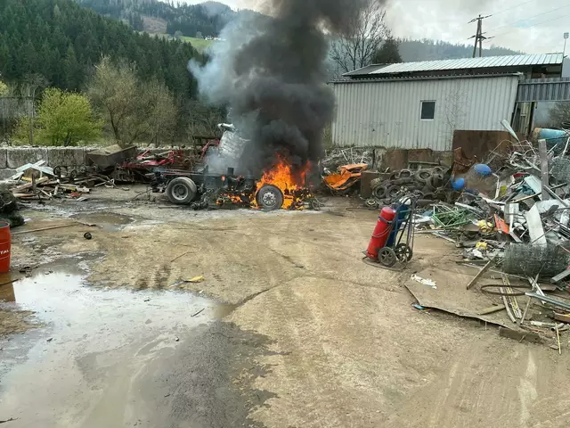 Der Lkw fing Feuer. | Foto: Freiwillige Feuerwehr Brückl
