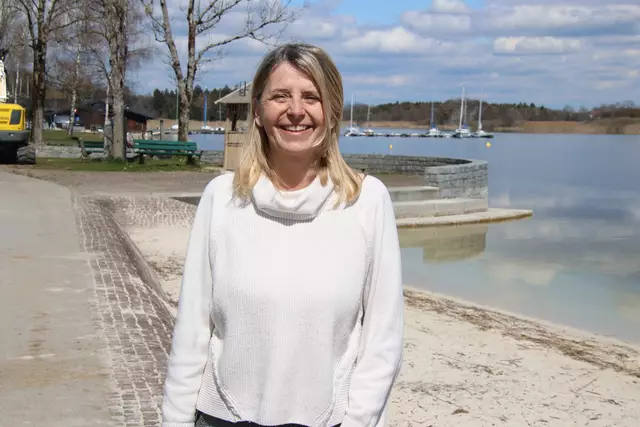 Neues in Seeham zeigt Renate Schaffenberger vom Tourismusverband.
