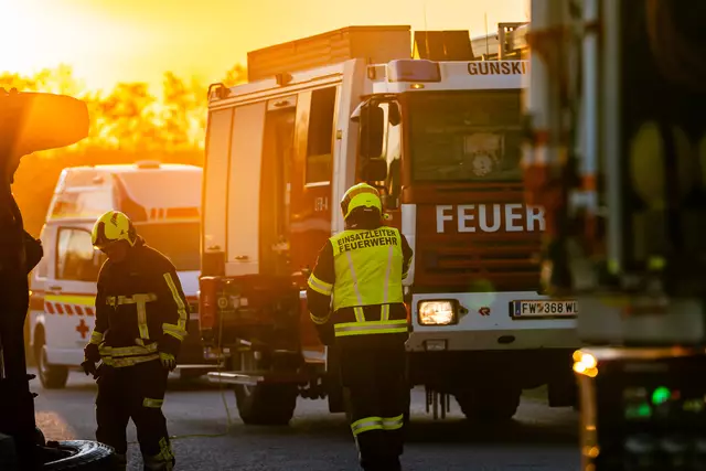 Übung für den Ernstfall: In Gunskirchen zeigten die Einsatzkräfte der Feuerwehr, der Polizei und des Roten Kreuzes, wie sie zusammenarbeiten und Leben retten können. | Foto: FFW Gunskirchen