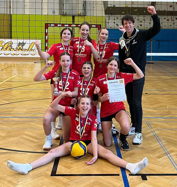 Dritter Platz für das Mädchenteam der Union Raiffeisen Waldviertel bei der diesjährigen U14-Landesmeisterschaft im BG/BRG Korneuburg.  | Foto: Union Raiffeisen Waldviertel