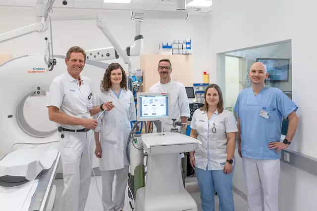 Das Interventionsteam an der Radiologie: Siegfried Funk, Natalia Ondkova, Ronald Lampl, Petra Steindl, Barnabas Hideg im Klinikum Wels-Grieskirchen. | Foto: Klinikum Wels-Grieskirchen/Fleischmann