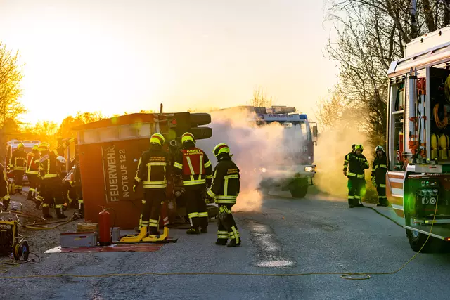 Übung für den Ernstfall: In Gunskirchen zeigten die Einsatzkräfte der Feuerwehr, der Polizei und des Roten Kreuzes, wie sie zusammenarbeiten und Leben retten können. | Foto: FFW Gunskirchen