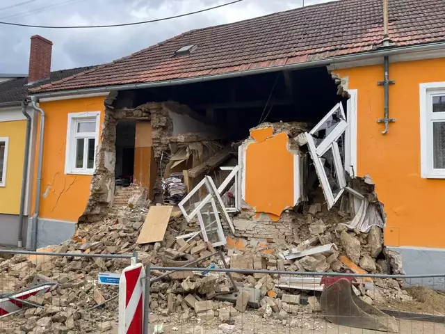 Im Zuge von Grabungsarbeiten wurde ein 40-jähriger Arbeiter in der Katastralgemeinde Sitzenhart, in der Marktgemeinde Sitzendorf an der Schmida, schwer verletzt. | Foto: Feuerwehr Sitzendorf