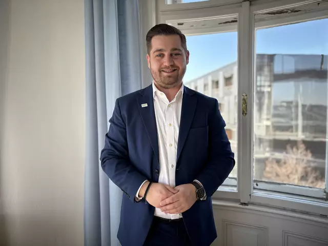 Im MeinBezirk-Interview spricht Philipp Stadler-Simbürger, Spitzenkandidat der ÖVP Liesing, über seine Vorhaben für den Bezirk. | Foto: Lisa Kammann/MeinBezirk