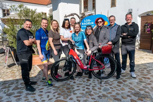 V.l.n.r.: Michael Wlaschits Initiator, Robert Hergovich,  Elke Dvornikovich Vize-Bgm. aus Oslip, Landtagspräsidentin Astrid Eisenkopf,  Andreas Rotpuller Bgm. aus Trausdorf, Rita Stenger Bgm. aus Siegendorf, Andrea Posch, Diana Witassek-Treiber, Thomas Schmid Bgm. aus Oggau und Patrik Hierner | Foto: TVB Nordburgenland/Viktor Fertsak