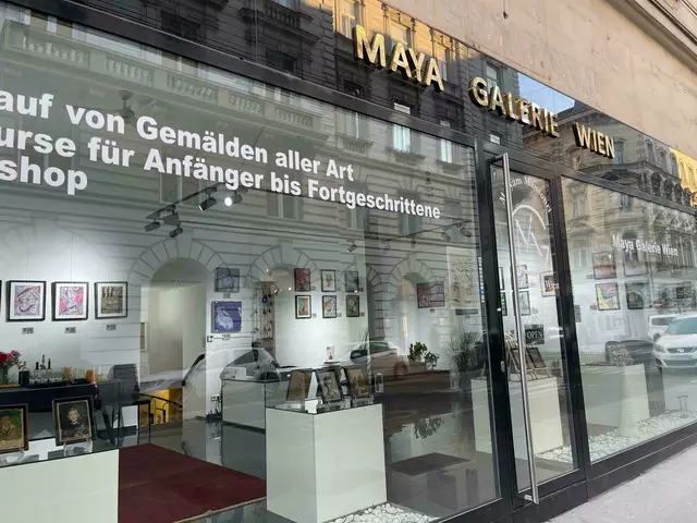 In der Maya Galerie stellen die Besitzerin Maya Mansour wie auch andere Künstler ihre Werke aus.  | Foto: Maya Galerie