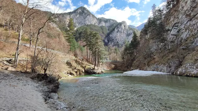 jetzt ist man am raxseitigen Ufer unterwegs... | Foto: I.Wozonig