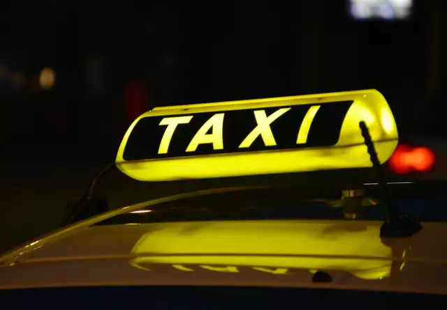 Ein Taxilenker wurde Dienstagnacht von einem Passagier bei einem Raubversuch verletzt. (Symbolbild) | Foto:  Waldemar/Pixabay