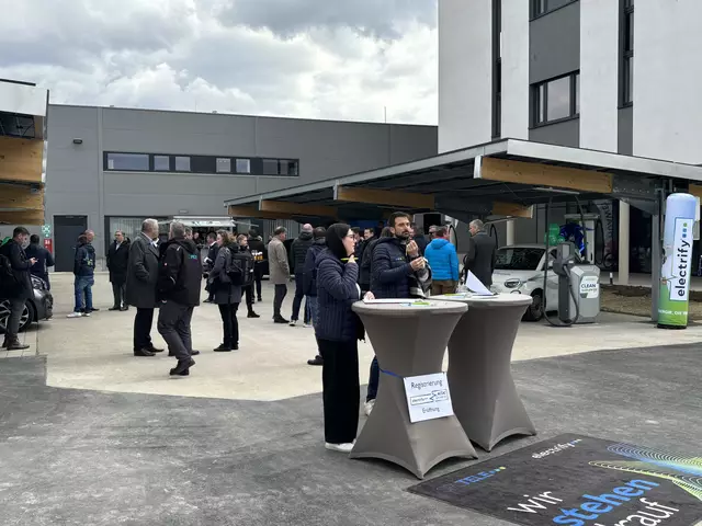 Zahlreiche Interessierte waren bei der feierlichen Eröffnung dabei | Foto: Thiem/MeinBezirk