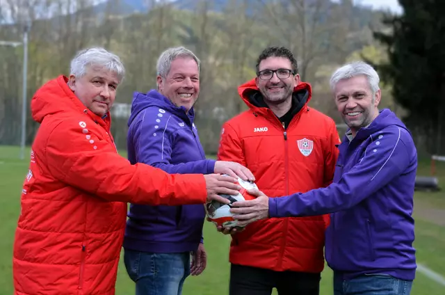 Freuen sich auf ein spannendes und faires Derby: Proleb-Trainer Helmut Hernaus, die Obmänner Franz Wolfgruber und Christian Taubländer und der Trainer des ATuS Andreas Bleimeier (v.l.). | Foto: WAFO