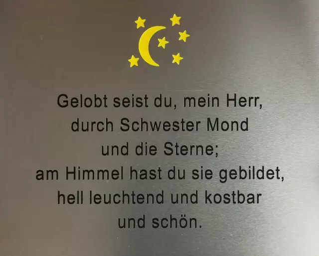 Der Kreuzweg ist gespickt mit Strophen aus dem Sonnengesang. | Foto: Gerhard Motsch