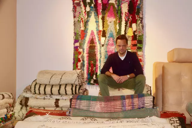 Vincent Pillinger lädt in seinem "Safran &amp; Cie" zu einer Entdeckungsreise in die faszinierende Welt orientalischer Textilien. | Foto: Ulrike Kozeschnik-Schlick