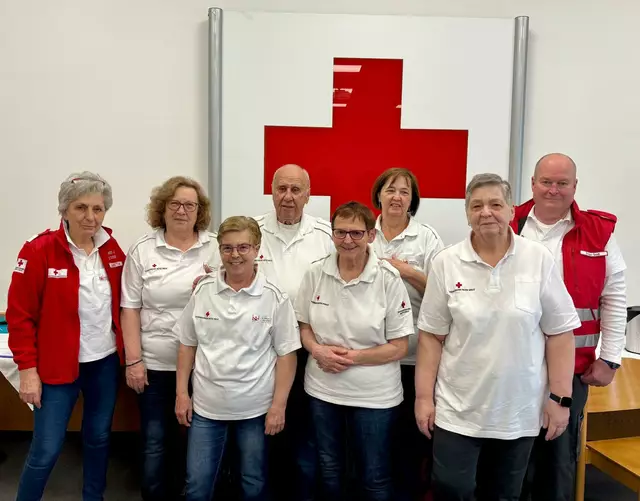 Das Team der ehrenamtlichen Helfer rund um Leiterin Elisabeth Winkler. | Foto: Markus Kahrer