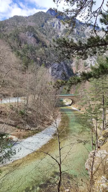 mehrere schöne Brücken führen über die Schwarza... | Foto: I.Wozonig