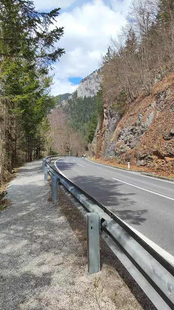 jetzt geht man noch ein Stück die Straße entlang... | Foto: I.Wozonig
