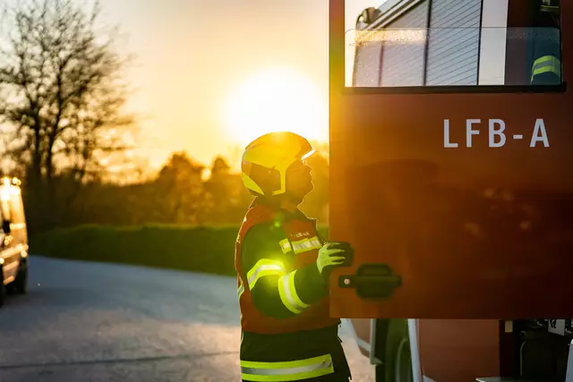 Übung für den Ernstfall: In Gunskirchen zeigten die Einsatzkräfte der Feuerwehr, der Polizei und des Roten Kreuzes, wie sie zusammenarbeiten und Leben retten können. | Foto: FFW Gunskirchen