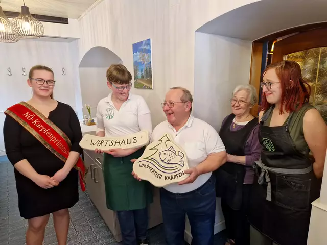 Teichrangerin und NÖ Karpfenprinzessin Michaela I., Helga Bauer, Thomas Bauer, Elisabeth Bauer und Magdalena Bauer. | Foto: Leo Kirchmaier 