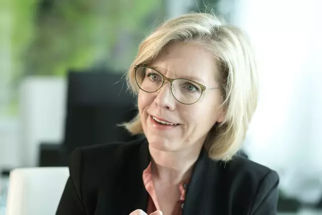 Die frühere Klimaschutzministerin Leonore Gewessler wird für die Parteispitze der Grünen kandidieren. | Foto: Roland Ferrigato