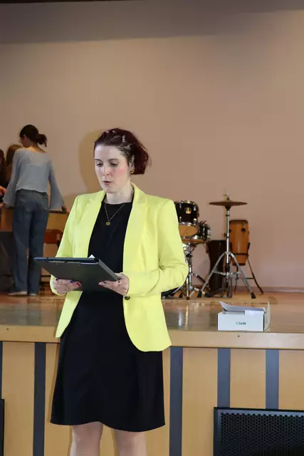 Nahm die Begrüßung vor: Pädagogin Christina Patterer.  | Foto: Elisabeth Zangerl