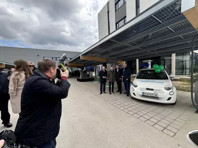 Vertreter aus Politik und Wirtschaft ließen sich die Eröffnung nicht entgehen.  | Foto: Thiem/MeinBezirk 