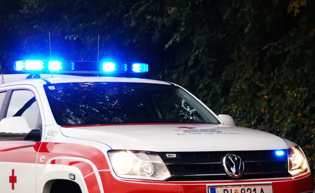 Bei einem Verkehrsunfall bei Klingenbach wurde eine Person am Mittwochabend schwer verletzt.  | Foto: Rotes Kreuz