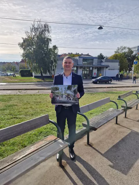 Andreas Eisenbock (ÖVP) wollte aus dem Vorplatz der Station Breitensee einen Hauptplatz mit einem Markt für Penzing machen.  | Foto:  Eisenbock