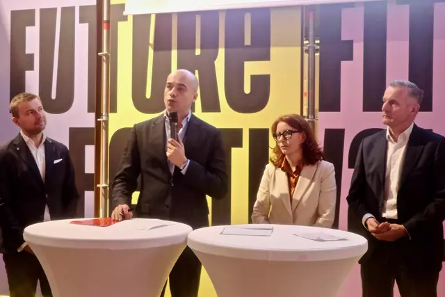 v. l.: Eröffnung des Future Fit Festivals: Mateusz Gren (Atos), Marco Miloradović (waff), Evelyn Kölldorfer-Leitgeb (WIGEV) und Peter Weinelt (Wiener Stadtwerke). | Foto: Ulrike Kozeschnik-Schlick