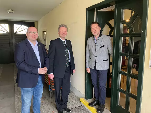 Bürgermeister Markus Mentl-Weigl, Friedrich Quirgst (Präsident der Museumsgesellschaft) und Manfred Groß (Direktor des Stadtmuseums) | Foto: Krisztina Groß