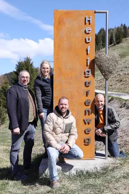 Martin Promok, Bürgermeister (v.l.), Julia Oberauer, TVB Projektbetreuerin, Florian Rettenegger, TVB Obmann und Martin Kuchenmeister, TVB Geschäftsführer.
 | Foto: TVB Annaberg-Lungötz