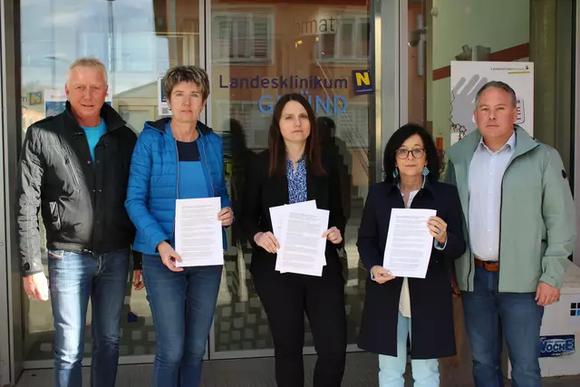 Landtagsabgeordneter Michael Bierbach (SPÖ), Nationalrätin Martina Diesner-Wais (ÖVP), Landtagsabgeordnete Anja Scherzer (FPÖ), Bundesrätin Margit Göll (ÖVP), Stadtrat Thomas Miksch (SPÖ). | Foto: VPNÖ
