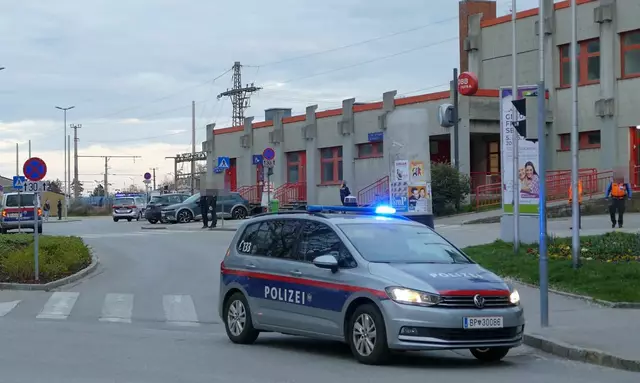 Bombendrohung am Bahnhof in Stockerau am Abend. | Foto: DOKU-NÖ