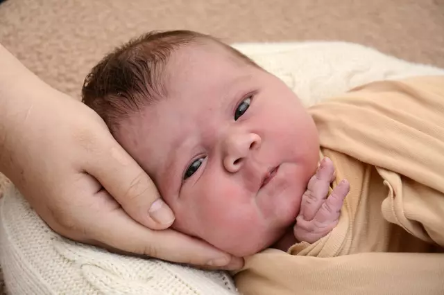 Name: Matthias
Geburtsdatum: 31.03.2025
Gewicht: 4.230 g
Größe: 53 cm
Eltern: Ramone Truong und Michael Pirkopf aus Zeltweg | Foto: Babysmile