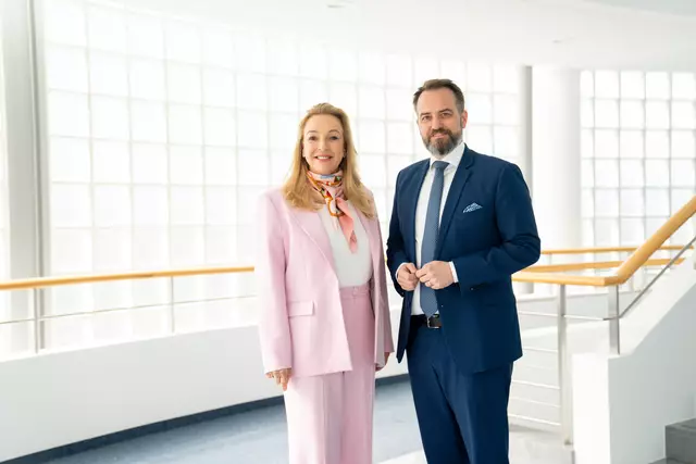  "Die Regionalität durch die verschiedenen Aufführungen im Land und die Förderung bzw. Bildung von kultureller Begeisterung bei Kindern und Jugendlichen", betonen Kristina Hammer und Michael Bamminger bei der geplanten Kooperation im Jugendbereich.  | Foto: Salzburger Festspiele / Bosnjak